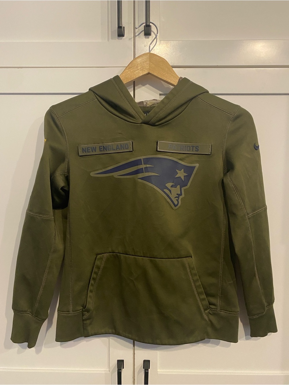 NFL Kids Nike Salute To Service Olive Green New England Patriots Hoodie Sz‎ Med